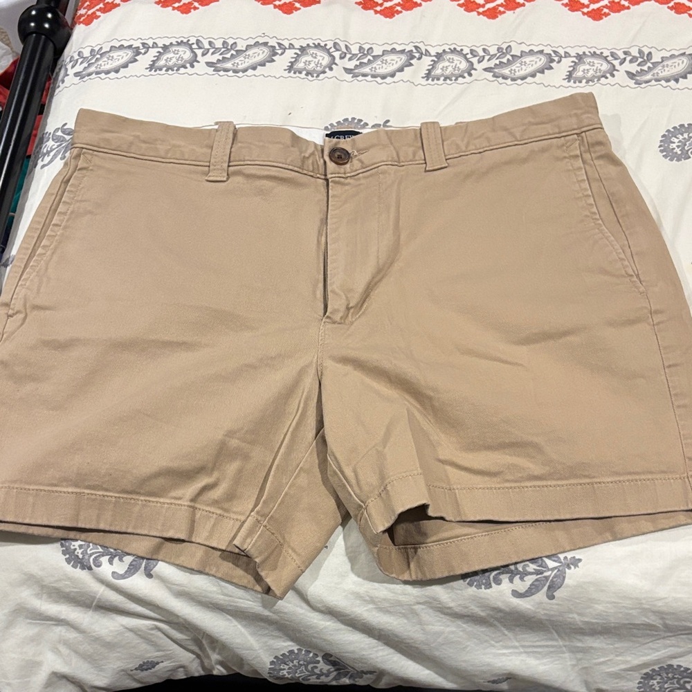 J. Crew & Chubbies Tan Men’s shorty shorts!